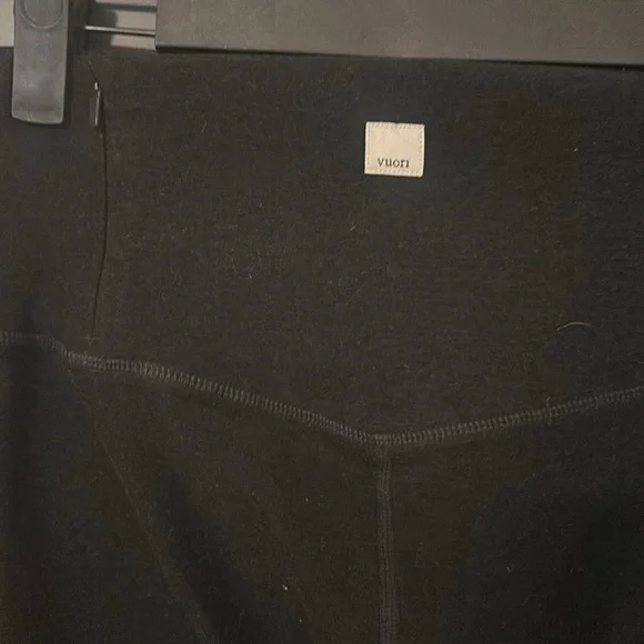 Vuori Classic Black Leggings - Picture 2 of 4